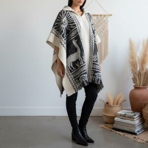 🌿 Artisanal Peruvian Knit Sun & Llama Poncho 🌿